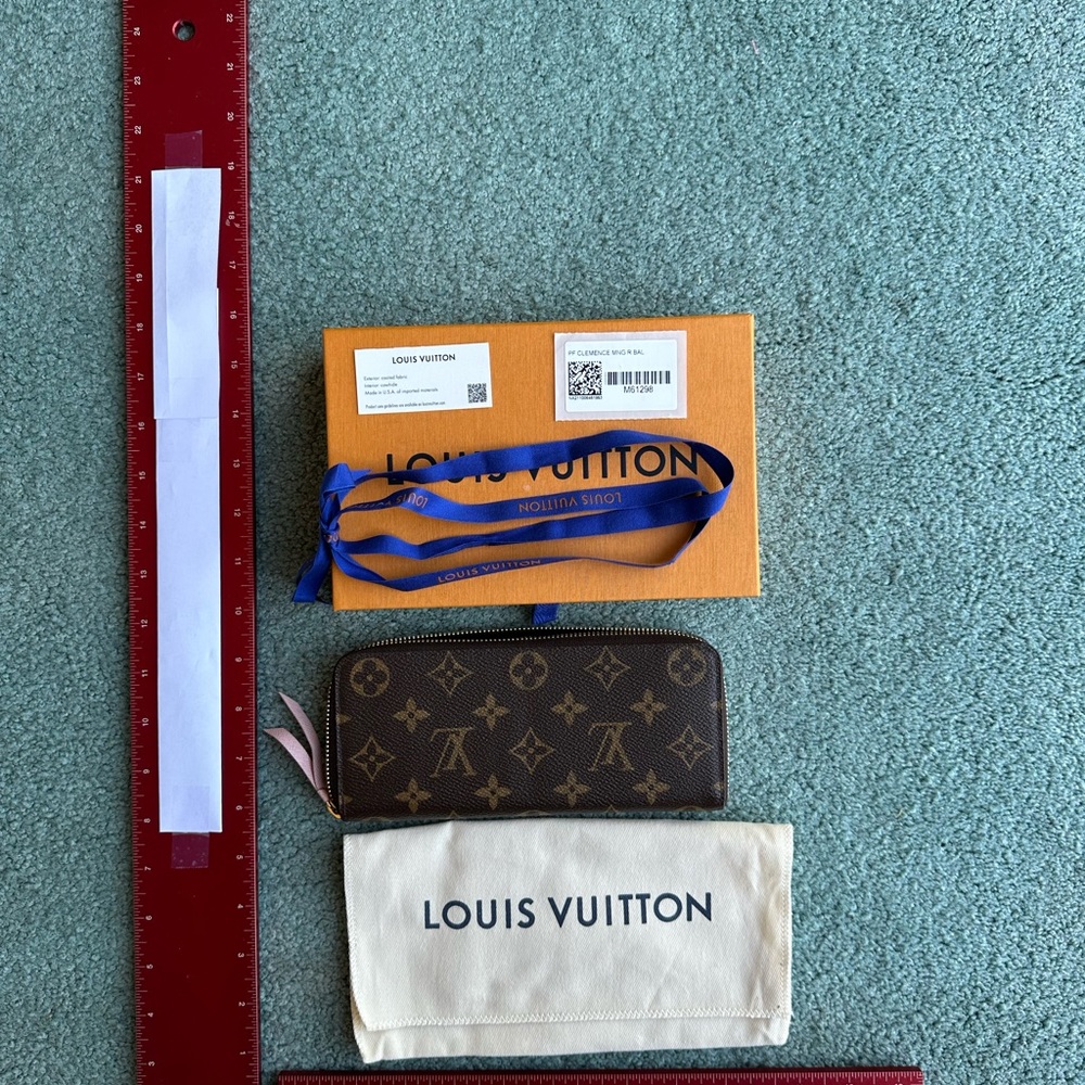 Long LV monogram